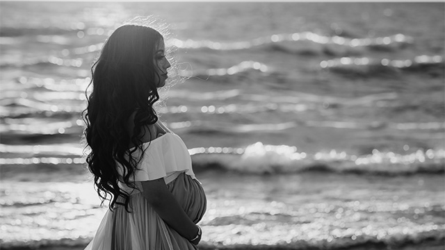 Beach Maternity Photoshoot 