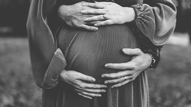 Black and White Maternity Photoshoot