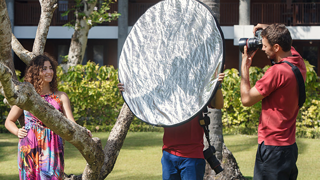 Use of reflectors in outdoor photo